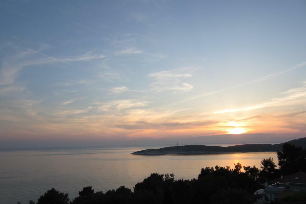 Apartman Valinor Miholascica Exterior foto