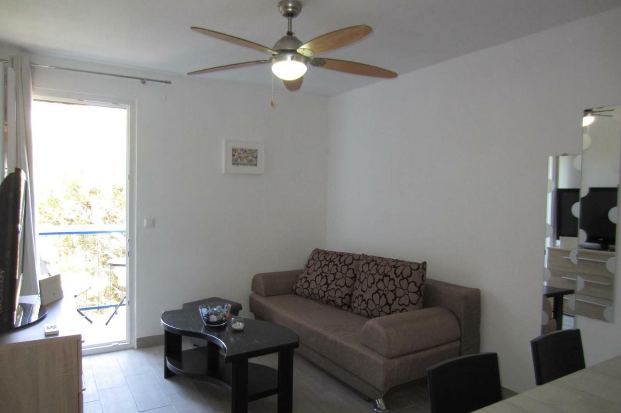 Apartman Valinor Miholascica Exterior foto